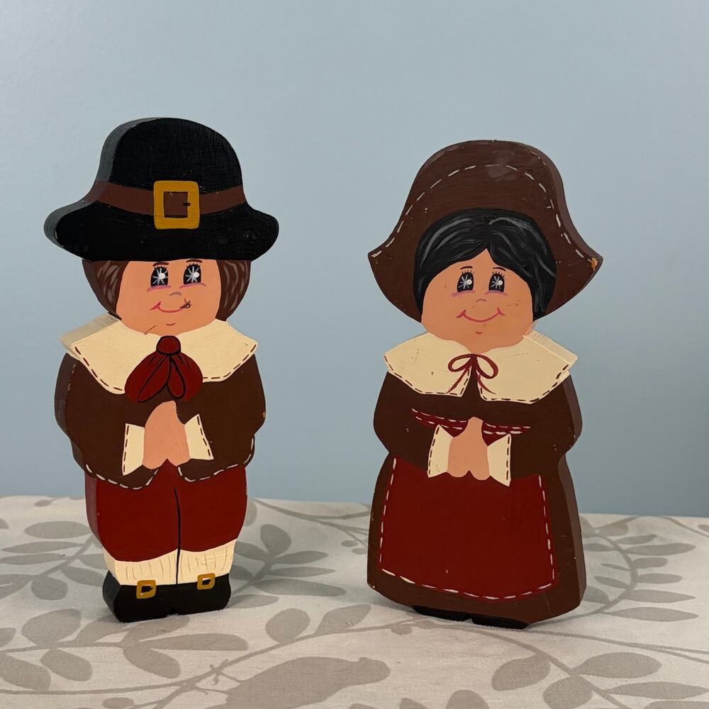 Thanksgiving Pilgrims 1980s Handpainted wooden couple Vintage cottage cozy